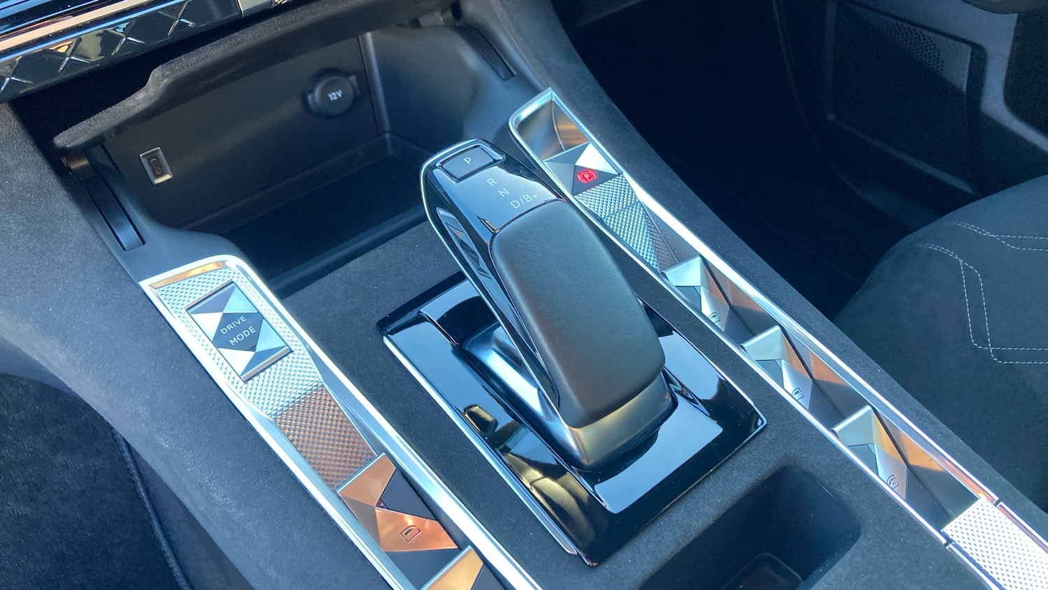 Used DS Automobiles DS 7 Crossback 2024 for sale - 76807393: Photo 13