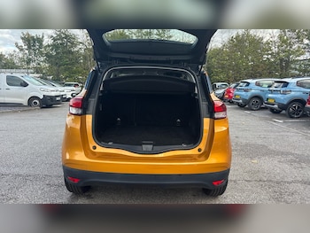 Used Renault Scenic 2017 for sale - 76193058: Photo