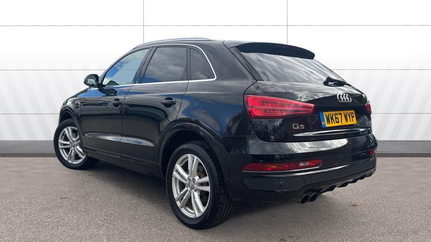 Used Audi Q3 2017 for sale - 76287136: Photo 2