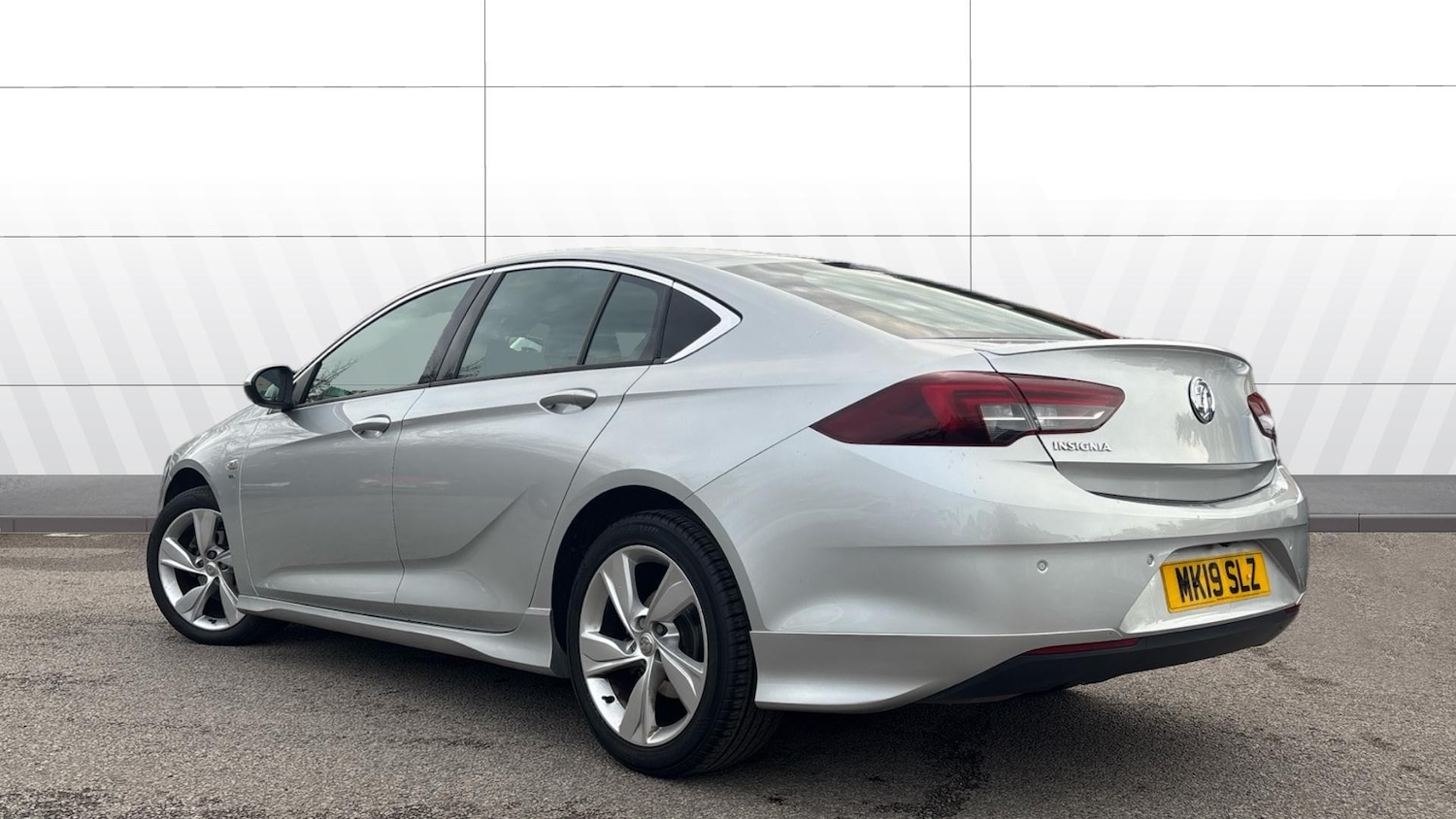 Used Vauxhall Insignia 2019 for sale - 76430720: Photo 2