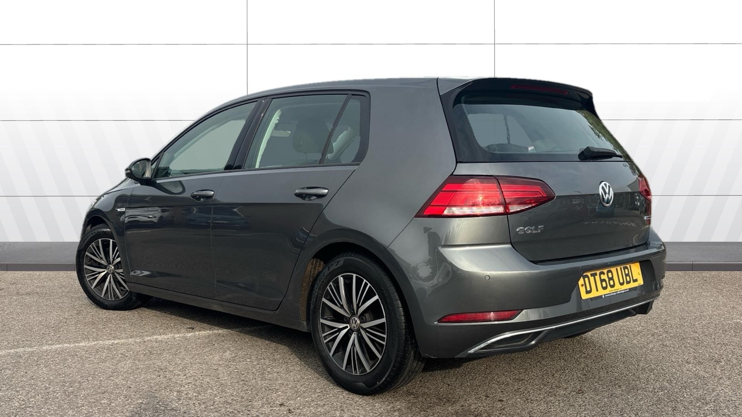 Used Volkswagen Golf 2019 for sale - 76299713: Photo 2
