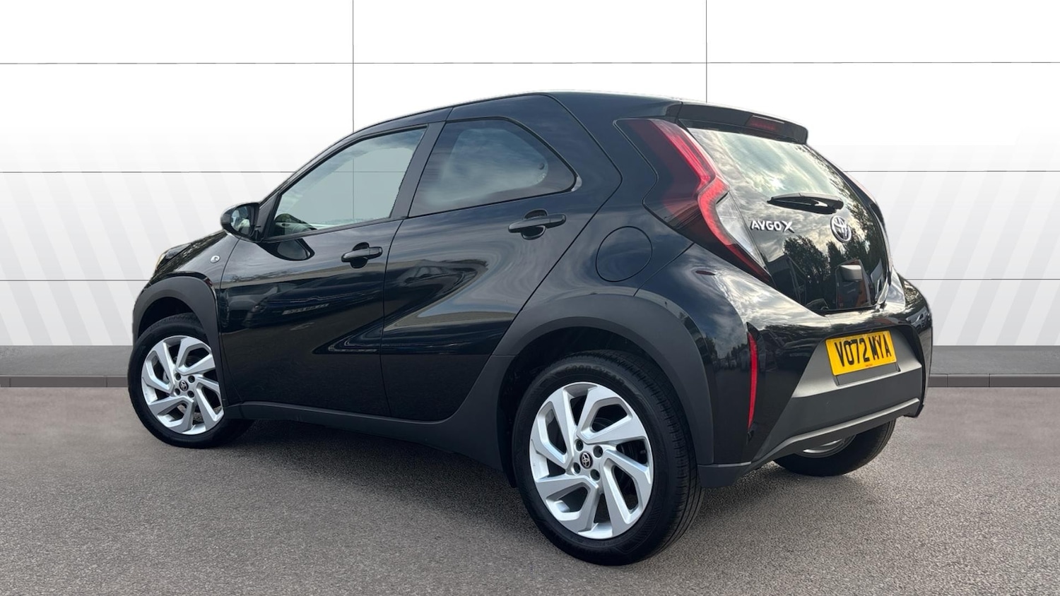 Used Toyota Aygo X 2022 for sale - 76375409: Photo 2