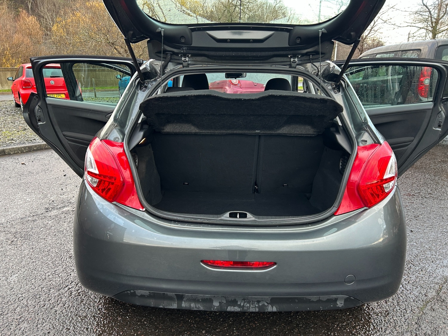 Used Peugeot 208 2014 for sale - 76777743: Photo 14