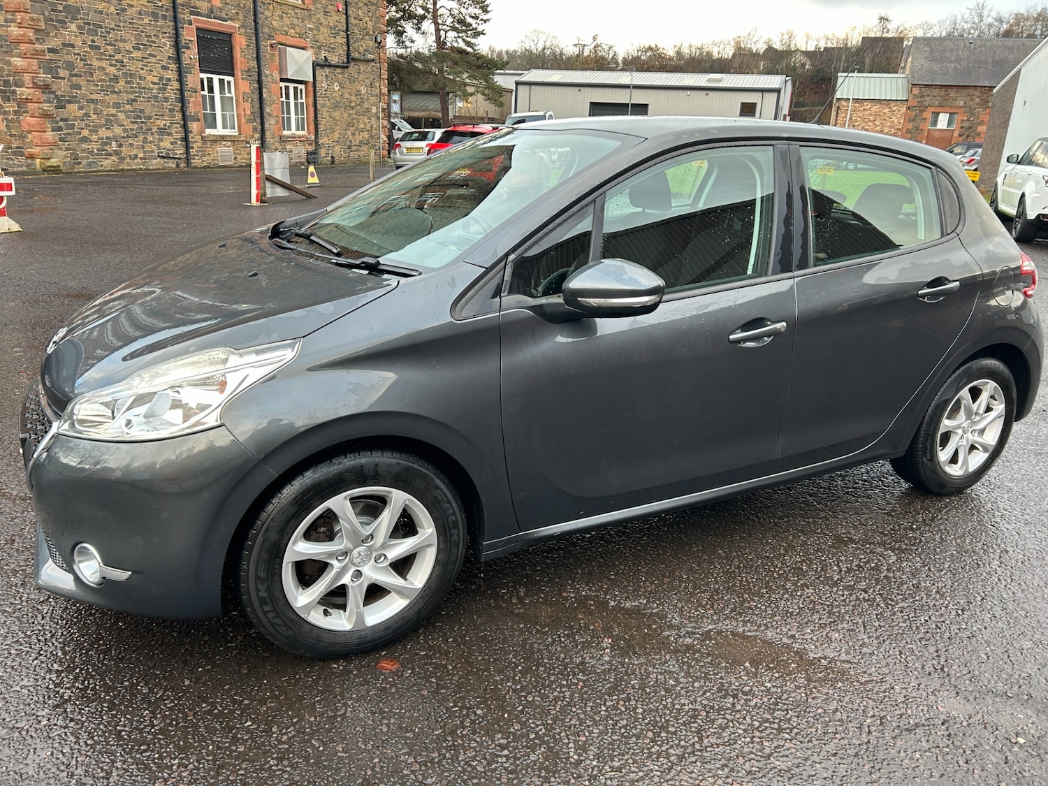 Used Peugeot 208 2014 for sale - 76777743: Photo 3