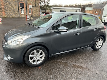 Used Peugeot 208 2014 for sale - 76777743: Photo