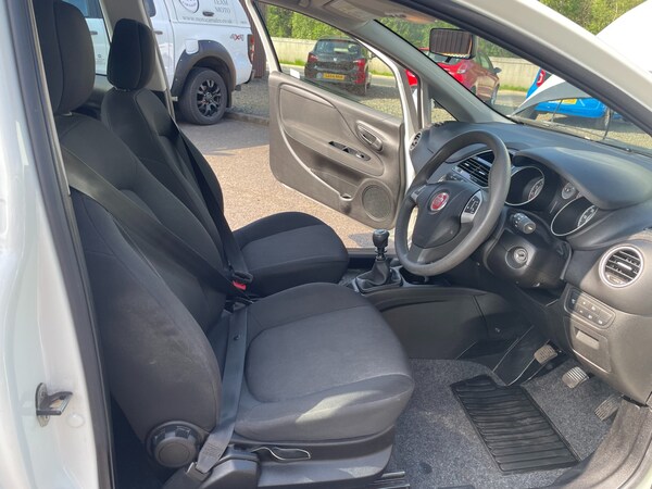 Used Fiat Punto 2015 for sale - 70995169: Photo 11
