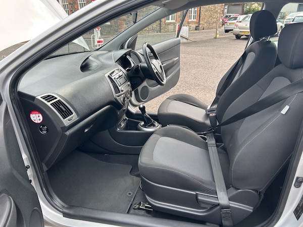 Used Hyundai i20 2013 for sale - 75644440: Photo 8