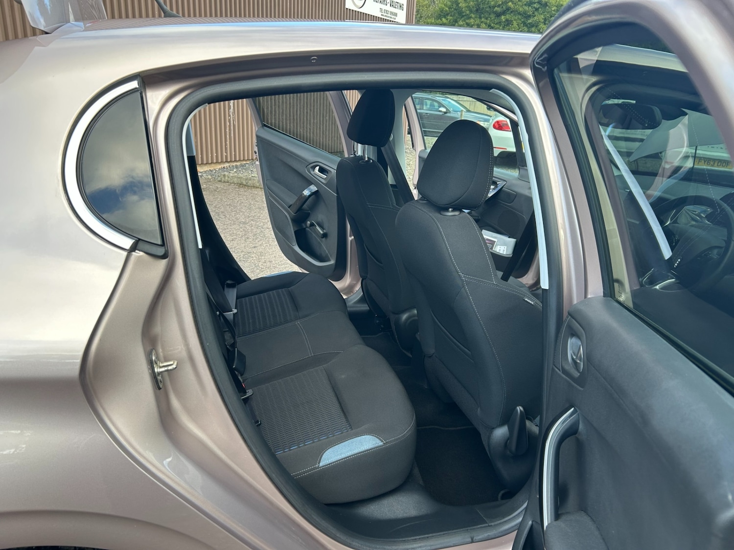 Used Peugeot 208 2013 for sale - 75952016: Photo 11