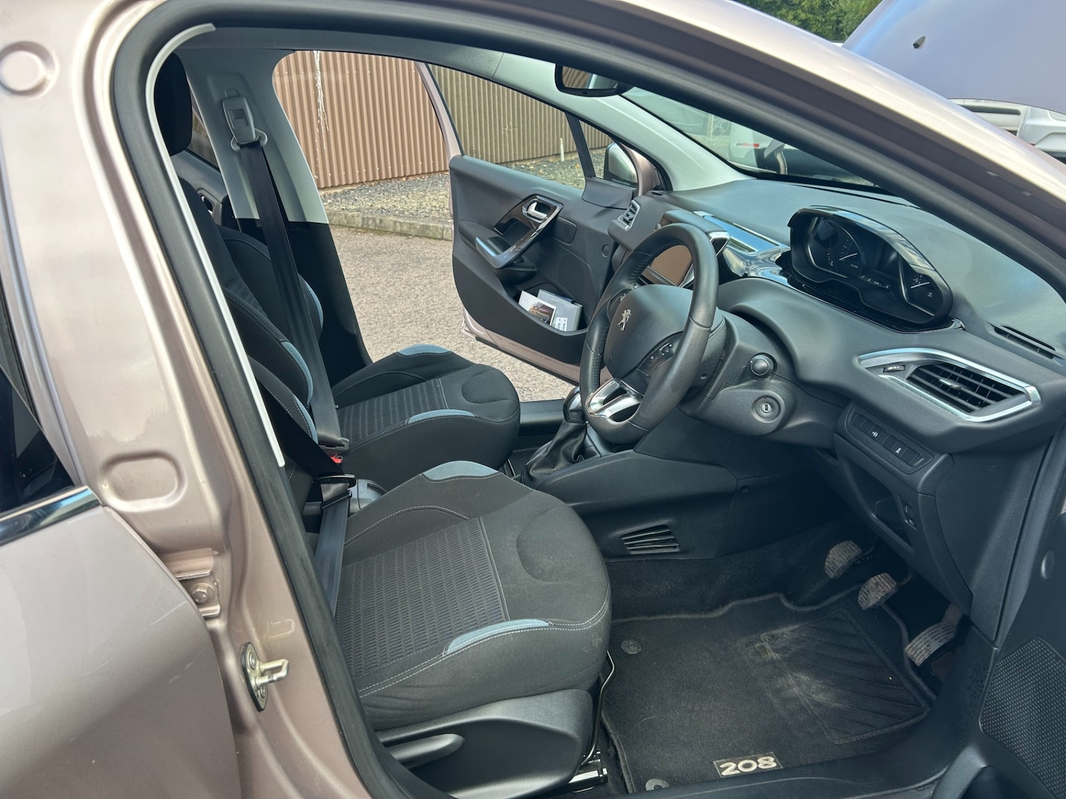 Used Peugeot 208 2013 for sale - 75952016: Photo 12