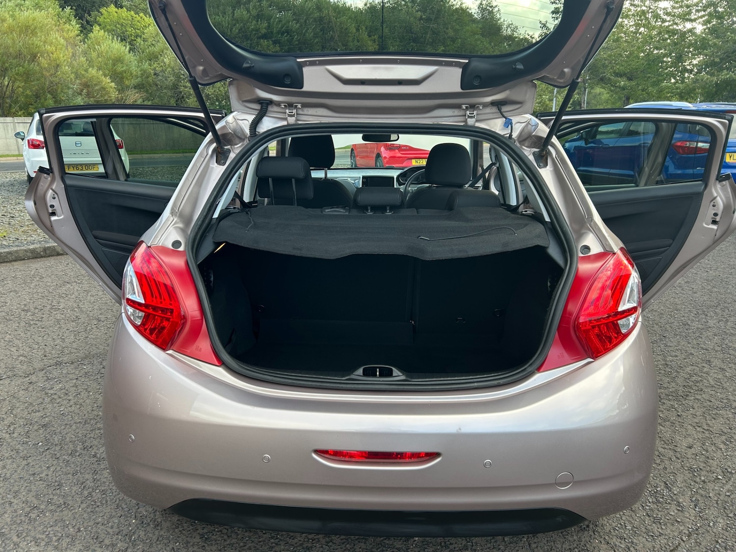 Used Peugeot 208 2013 for sale - 75952016: Photo 14