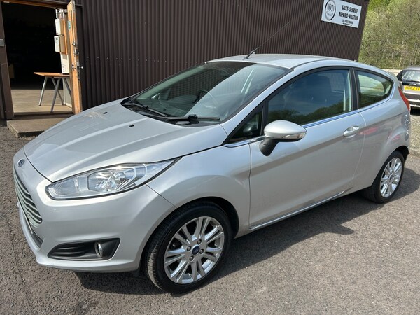 Used Ford Fiesta 2015 for sale - 74500579: Photo 1