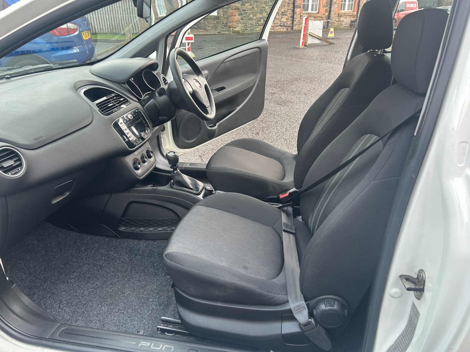 Used Fiat Punto 2015 for sale - 77687405: Photo 10