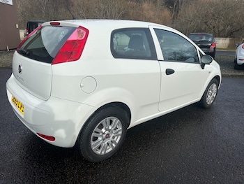 Used Fiat Punto 2015 for sale - 77687405: Photo