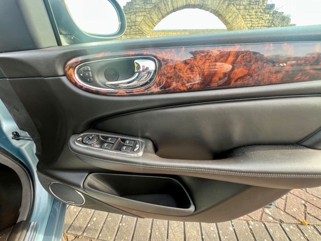 Used Jaguar XJ 2004 for sale - 78134058: Photo 13