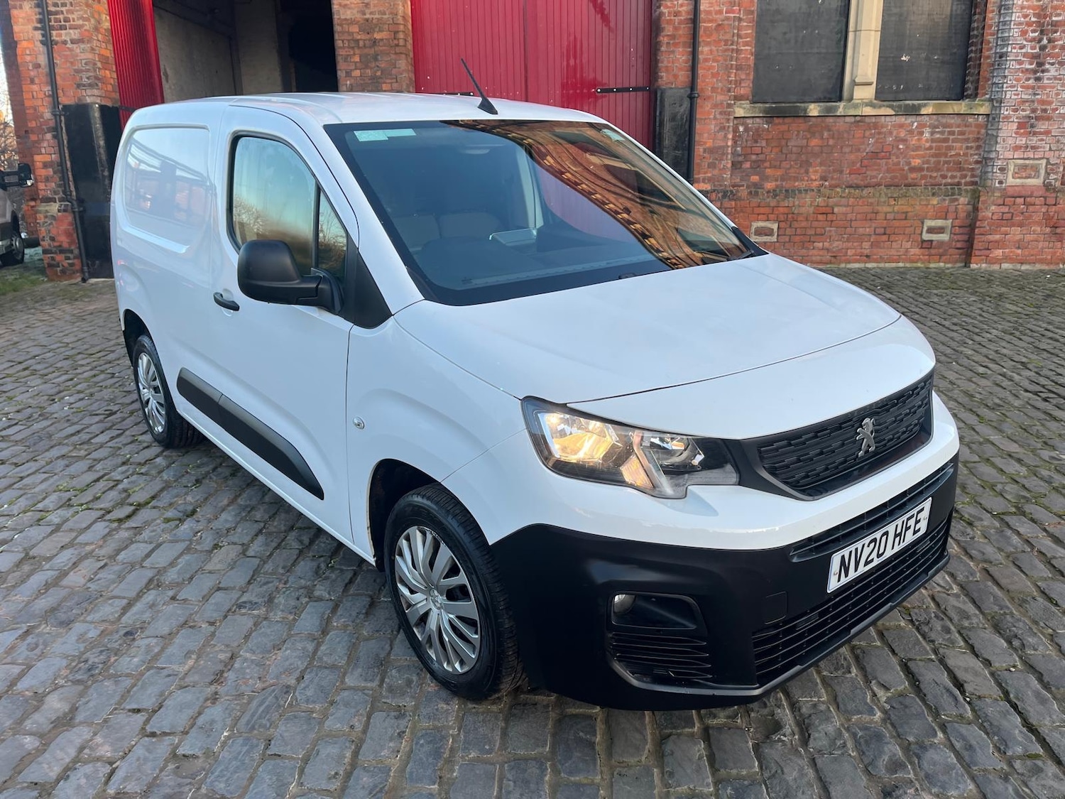 Used Peugeot Partner 2020 for sale - 76526526: Photo 2