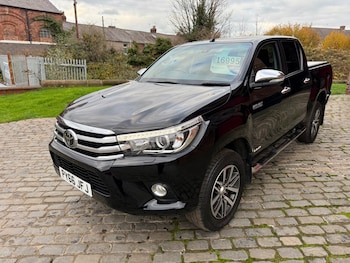 Used Toyota Hilux 2017 for sale - 76526108: Photo