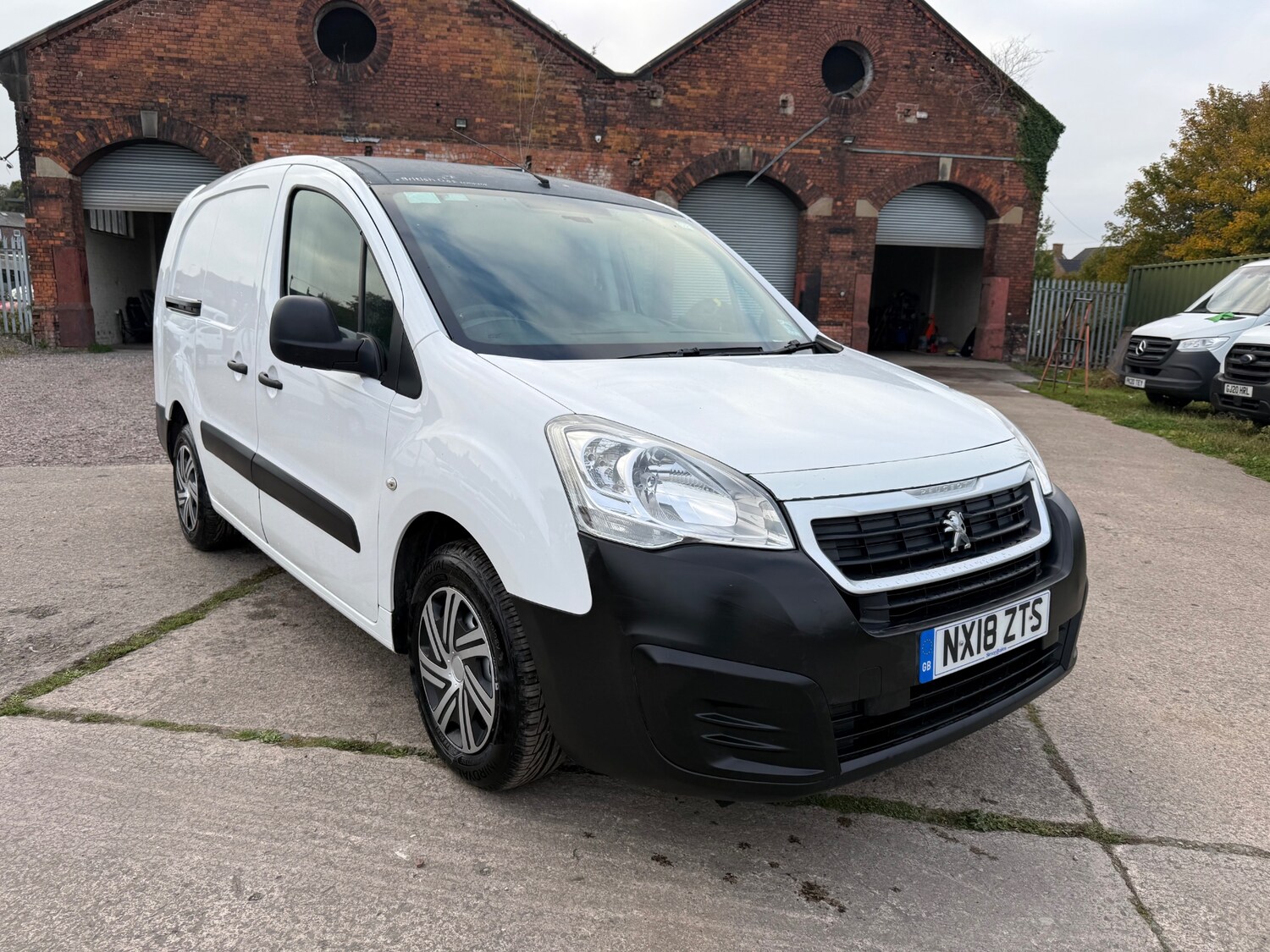 Used Peugeot Partner 2018 for sale - 76280617: Photo 2