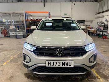Used Volkswagen T-Roc 2023 for sale - 78802936: Photo