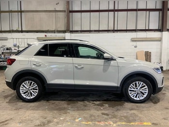Used Volkswagen T-Roc 2023 for sale - 78802936: Photo