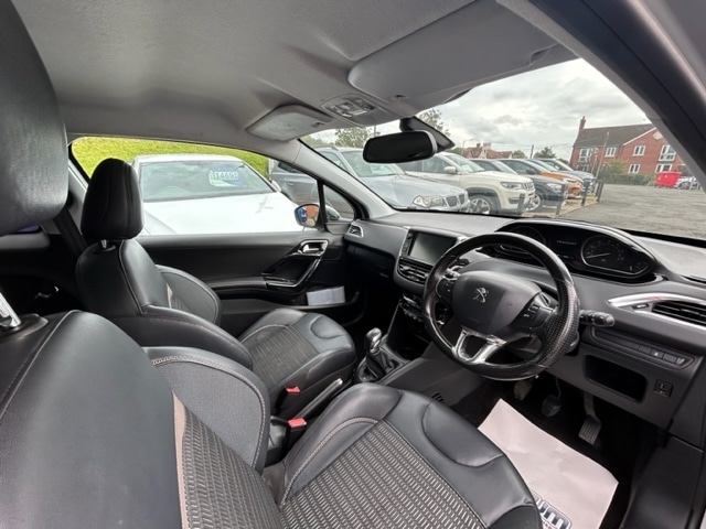 Used Peugeot 208 2013 for sale - 77436357: Photo 5