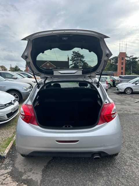 Used Peugeot 208 2013 for sale - 77436357: Photo 9