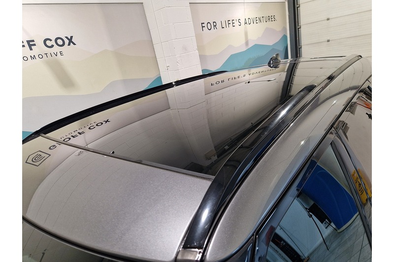 Used Land Rover Range Rover Velar 2017 for sale - 76625254: Photo 4