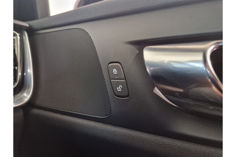 Used Volvo V60 2022 for sale - 76625277: Photo 39