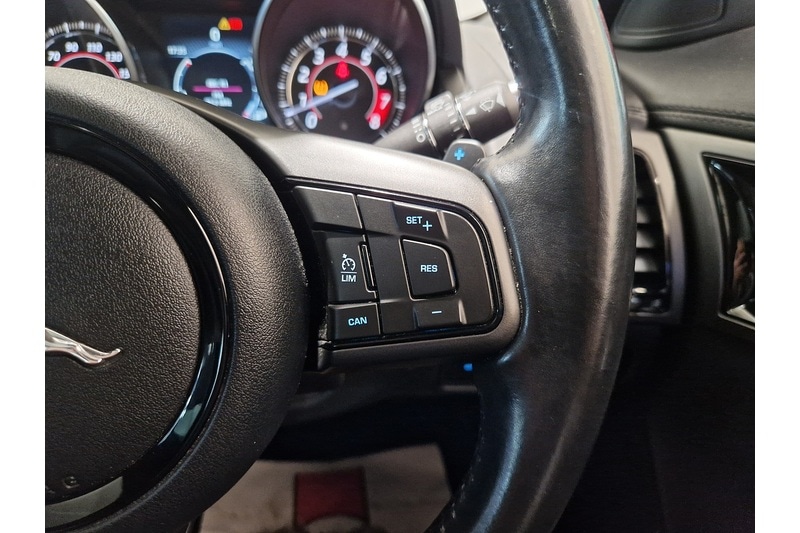 Used Jaguar F-Type 2017 for sale - 77817984: Photo 40