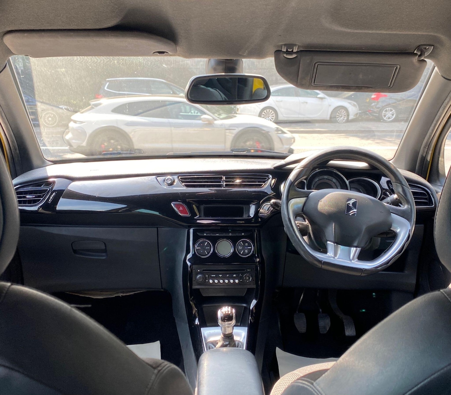 Citroen DS3 (11) - 1.6 e-HDi Airdream DStyle Plus Euro 5 (s/s) 3dr - Image 7