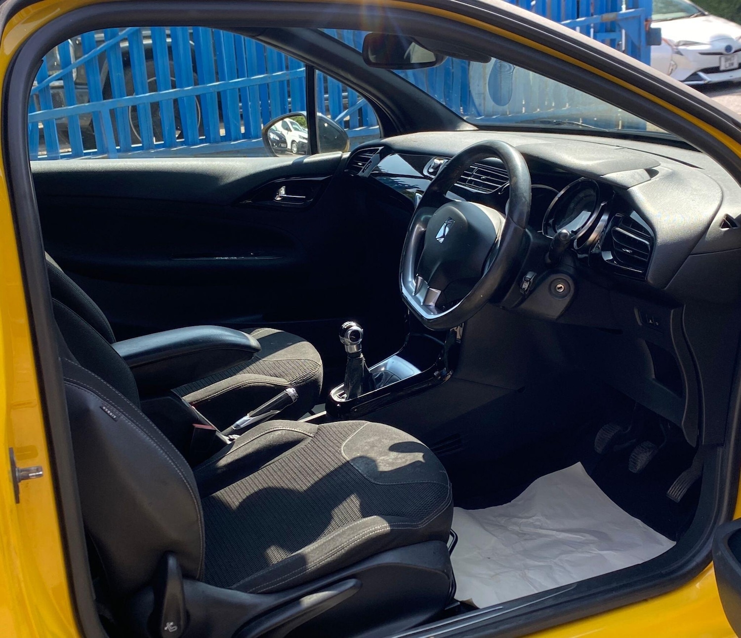Citroen DS3 (11) - 1.6 e-HDi Airdream DStyle Plus Euro 5 (s/s) 3dr - Image 8