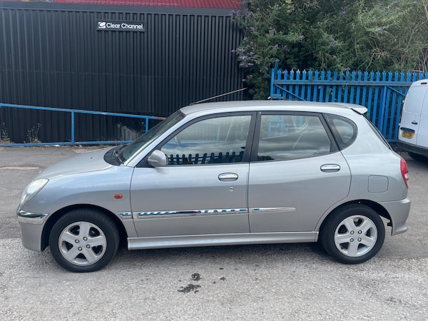 Used Daihatsu Sirion 2002 for sale - 76214507: Photo 4