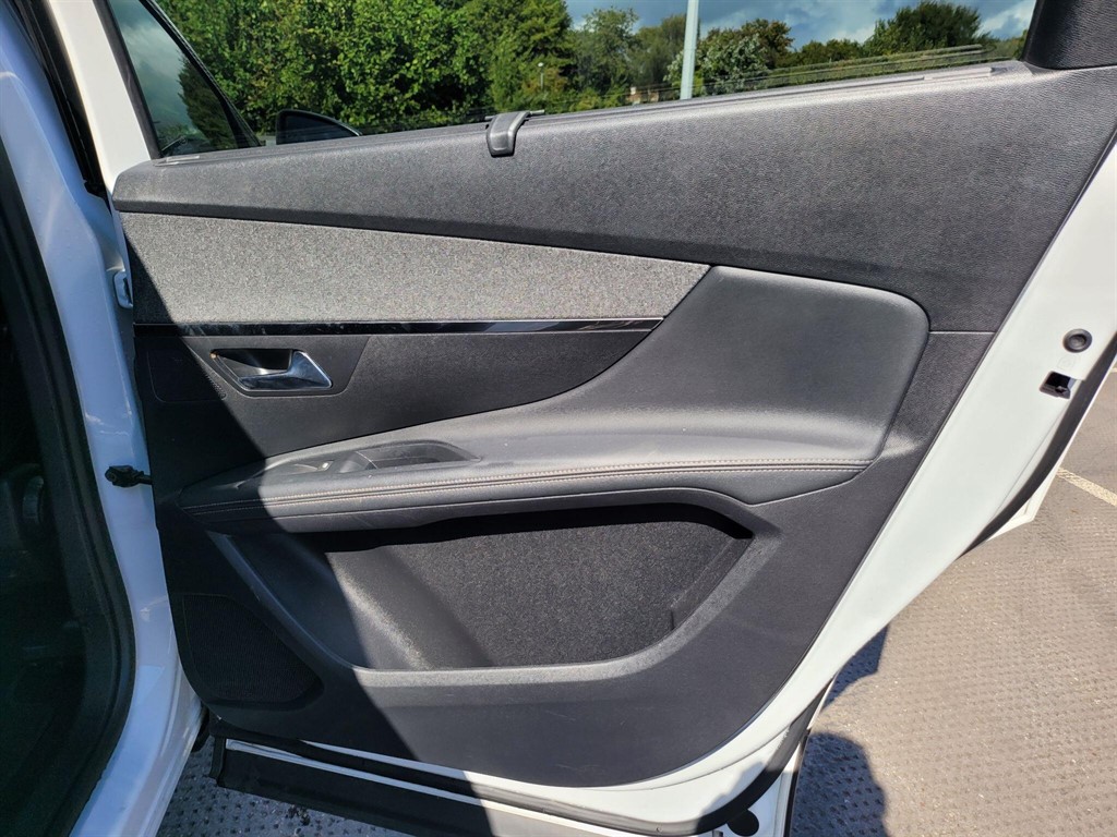 Used Peugeot 5008 2020 for sale - 77364385: Photo 28