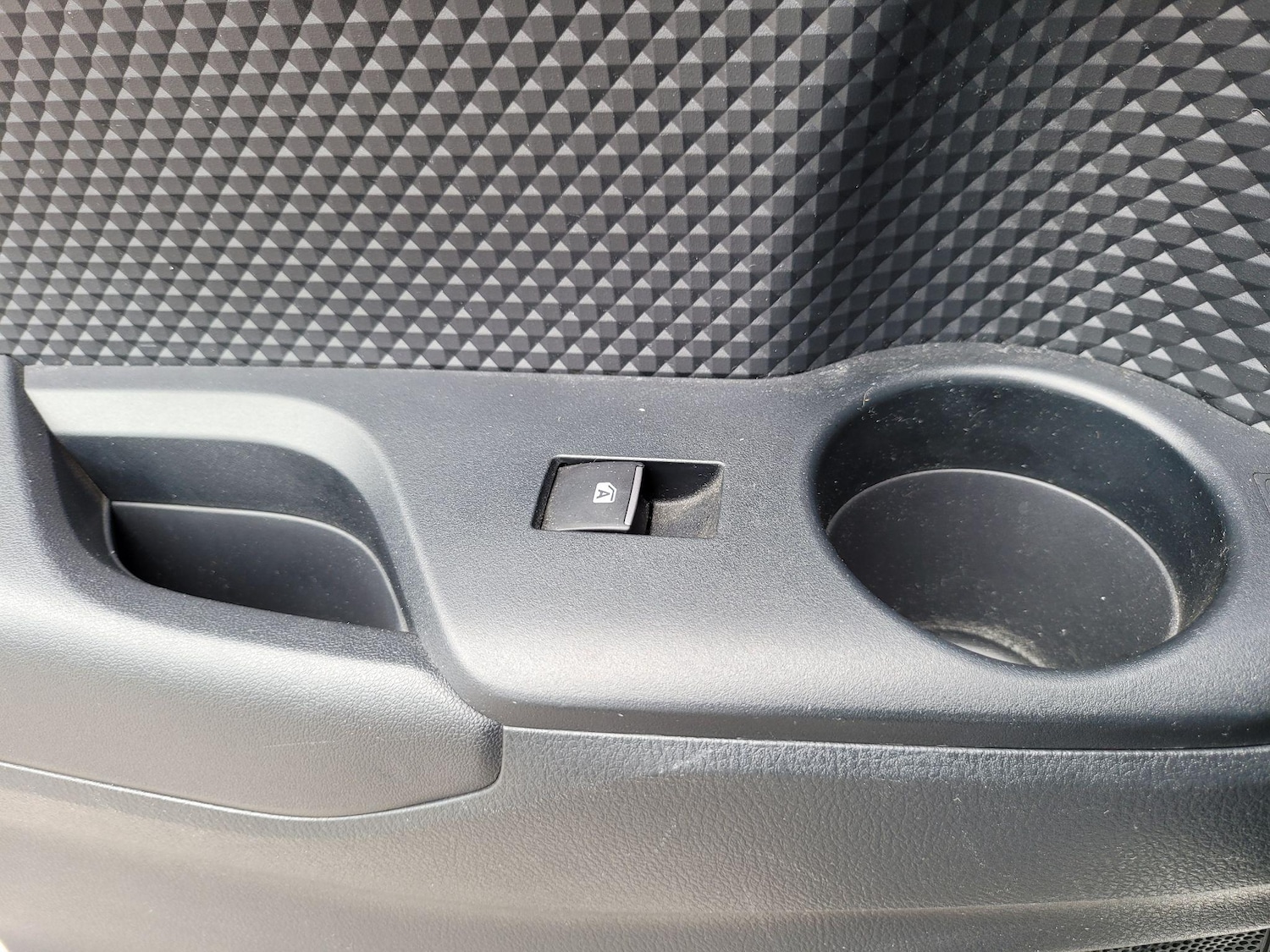 Used Toyota C-HR 2018 for sale - 77377660: Photo 25