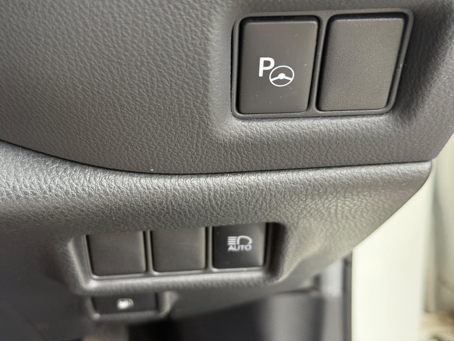 Used Toyota C-HR 2018 for sale - 77377660: Photo 28