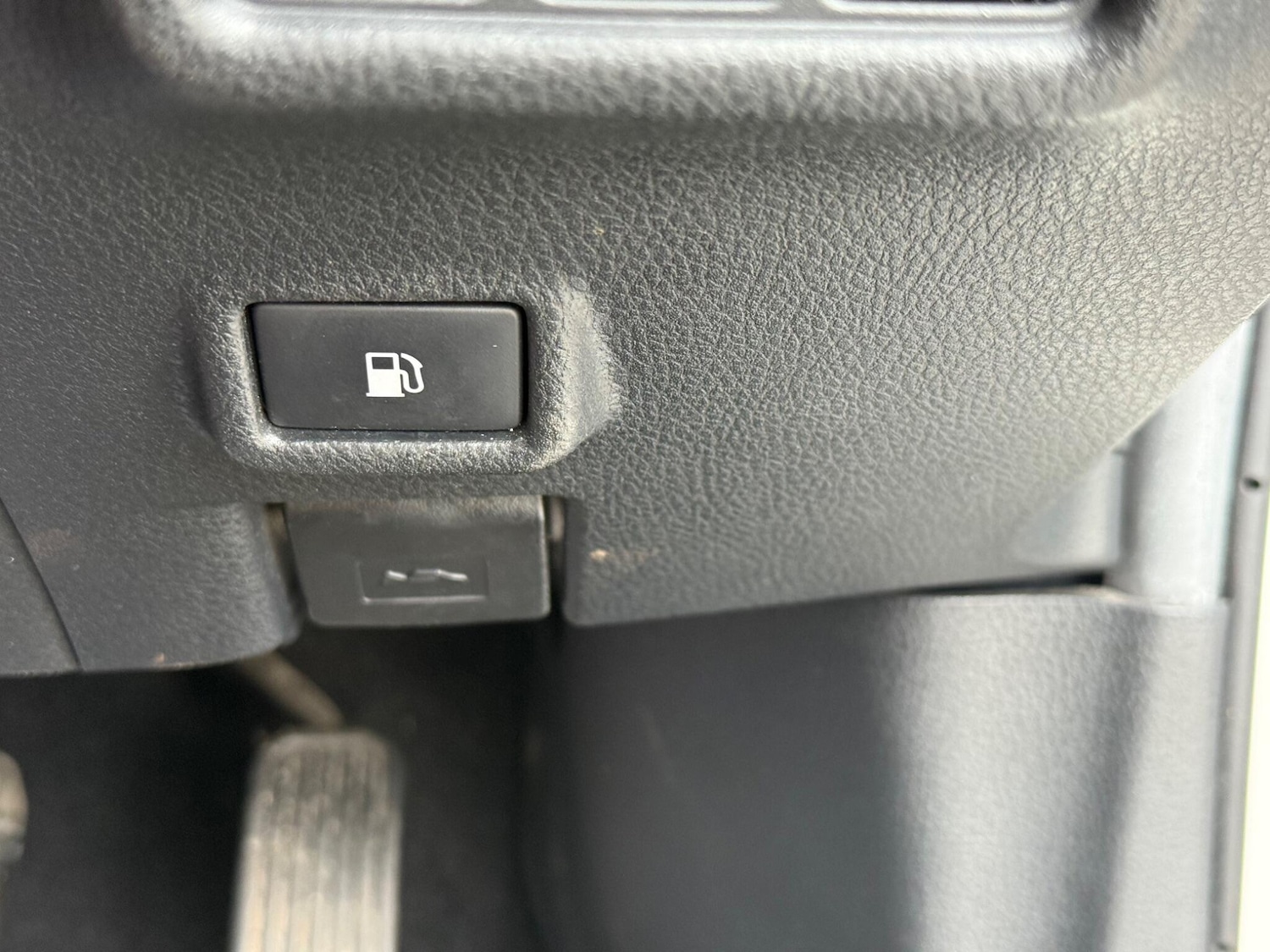 Used Toyota C-HR 2018 for sale - 77377660: Photo 29