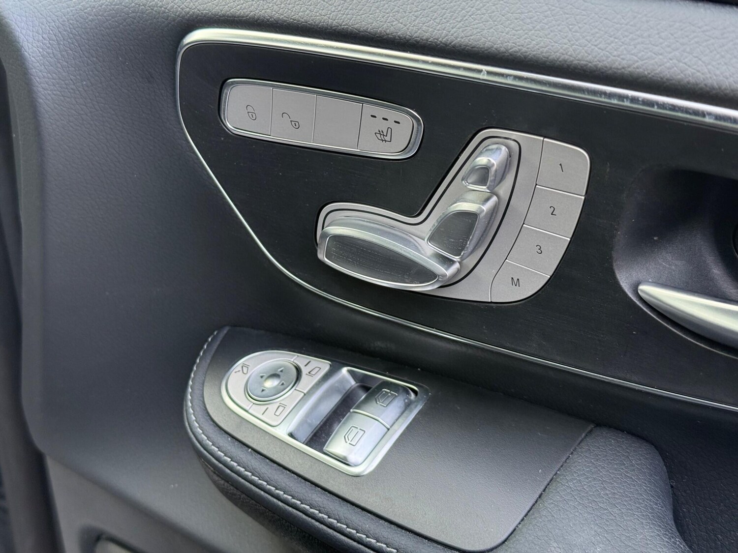 Used Mercedes-Benz V-Class for sale - 77573804: Photo 24