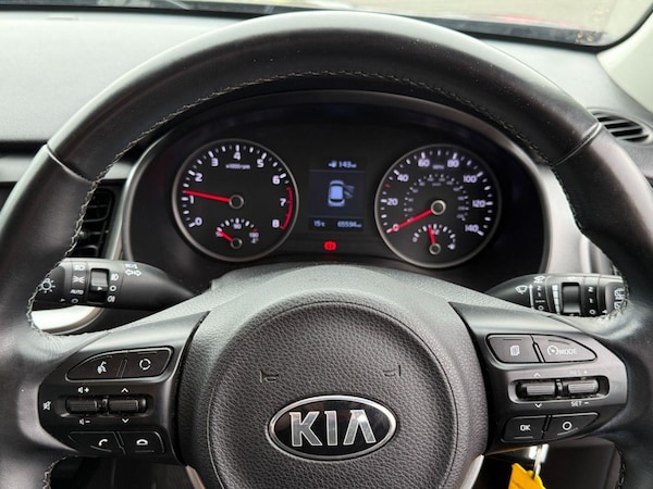 Used Kia Stonic 2017 for sale - 76137610: Photo 15