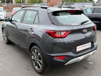 Used Kia Stonic 2017 for sale - 76137610: Photo 4