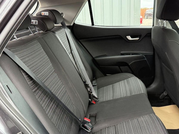 Used Kia Stonic 2017 for sale - 76137610: Photo 9