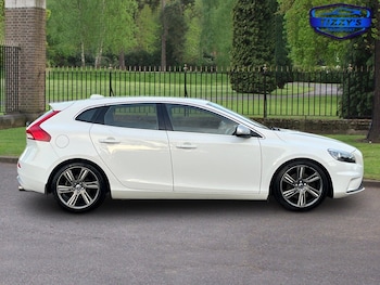 Used Volvo V40 2015 for sale - 76402194: Photo