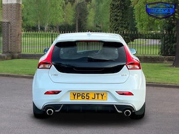 Used Volvo V40 2015 for sale - 76402194: Photo