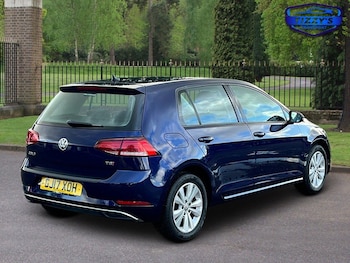 Used Volkswagen Golf 2017 for sale - 75736055: Photo