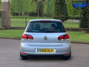 Used Volkswagen Golf 2010 for sale - 77059795: Photo