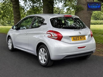 Used Peugeot 208 2013 for sale - 79231203: Photo