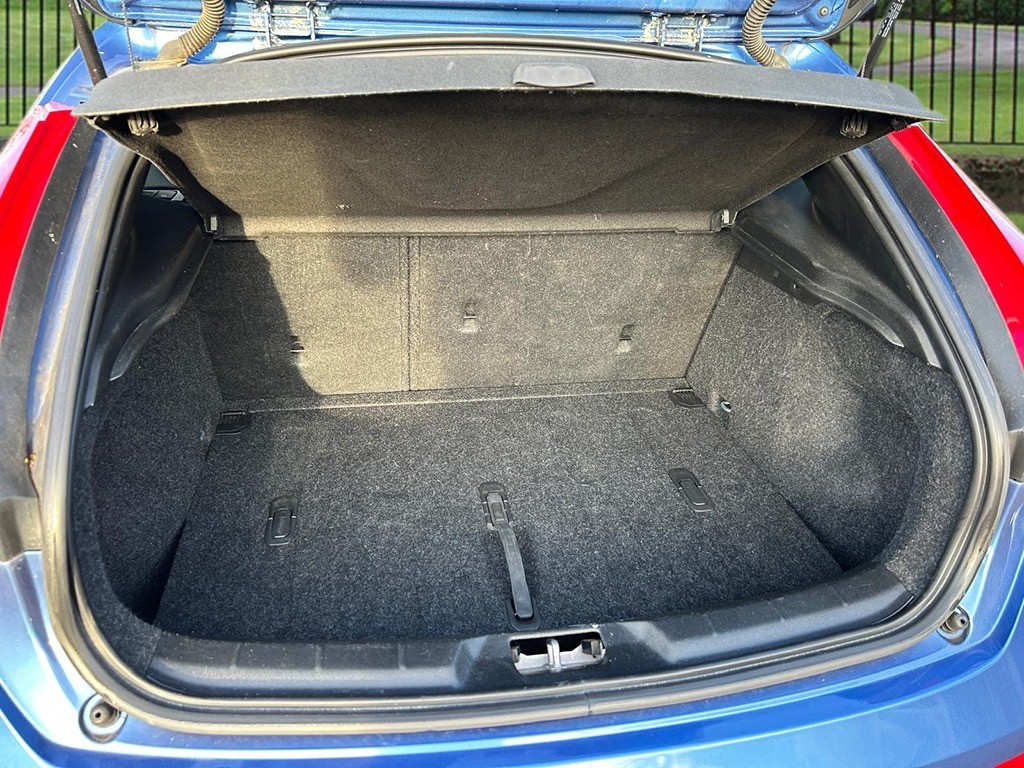 Used Volvo V40 2018 for sale - 77008207: Photo 14