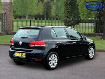 Used Volkswagen Golf 2010 for sale - 76430997: Photo