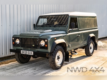 Land Rover - Defender