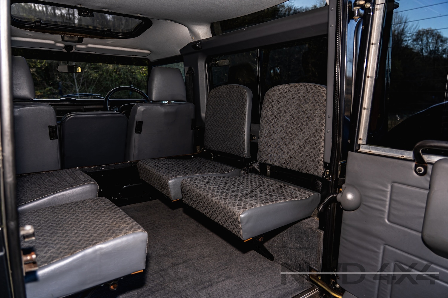 Used Land Rover Defender 1999 for sale - 76637309: Photo 17