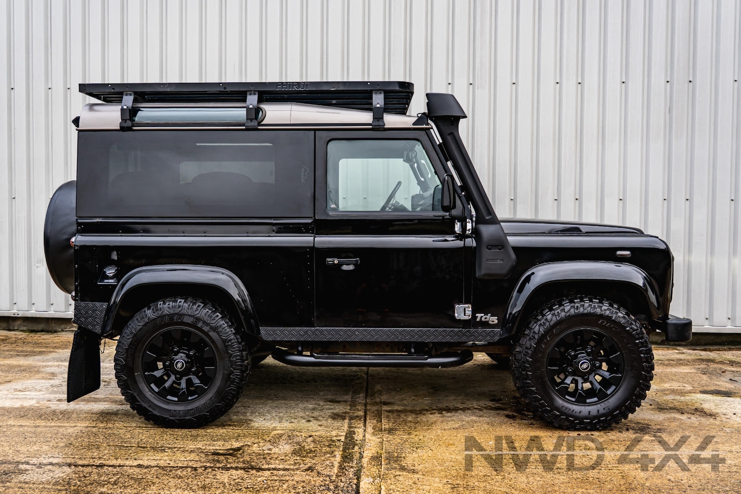 Used Land Rover Defender 90 2018 for sale - 77378805: Photo 2