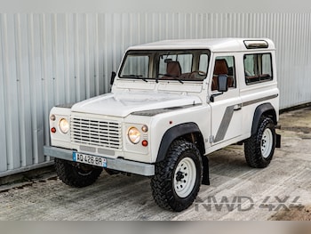 Used Land Rover Defender 90 undefined for sale - 76637950: Photo